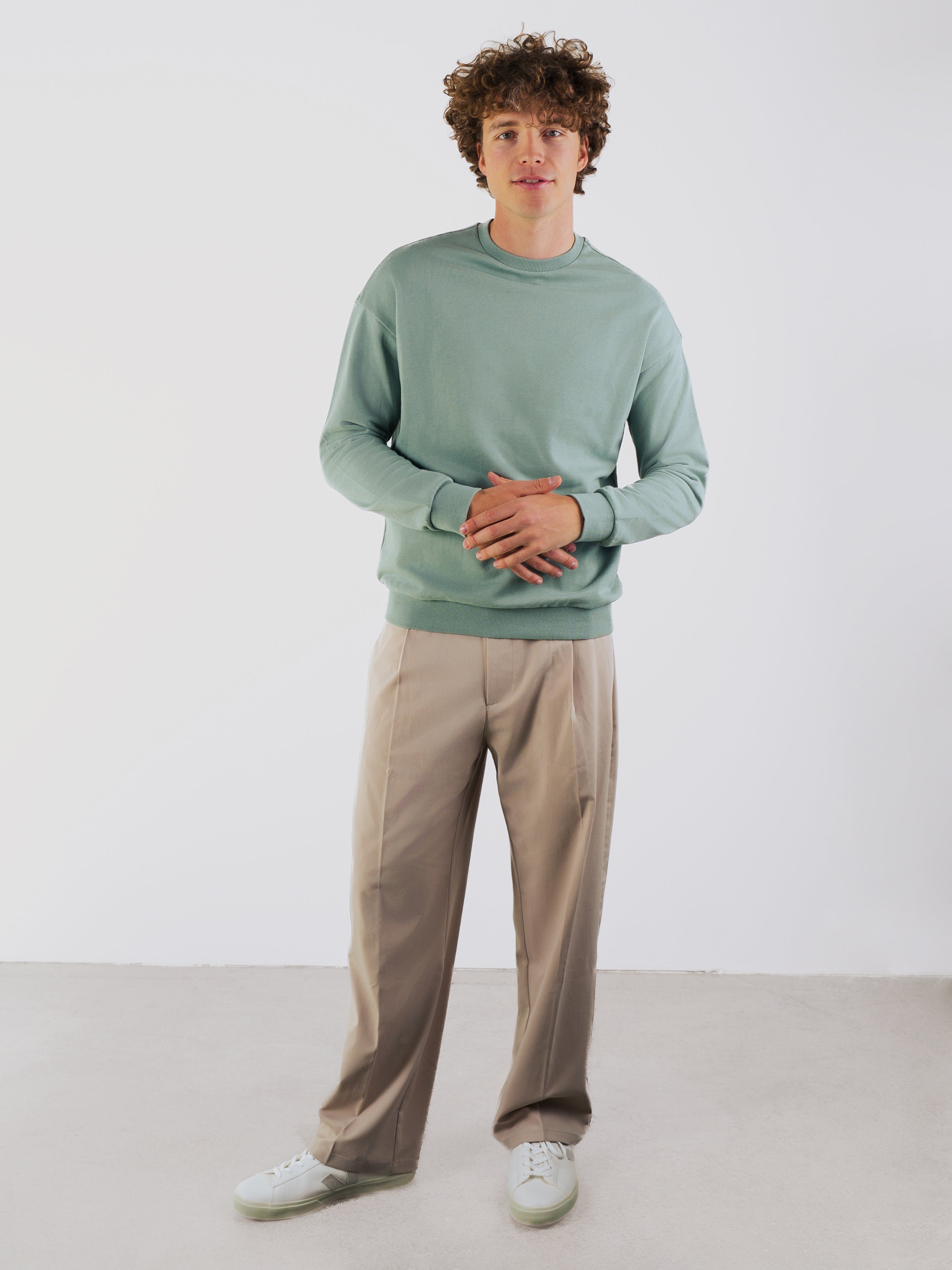 Leichter Pullover mit Rundhalsausschnitt