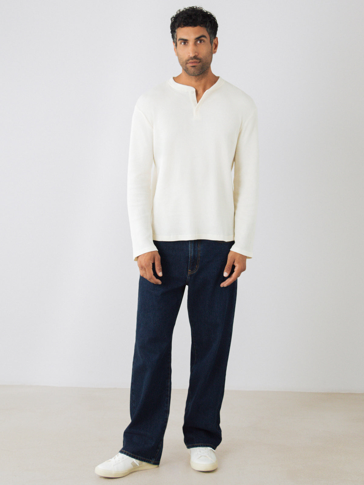 Langes Henley-Shirt
